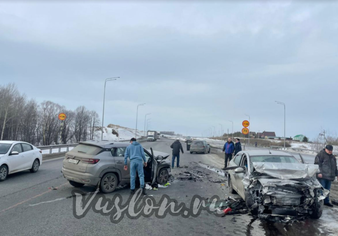 В ДТП на трассе в Татарстане пострадали 6 человек, в том числе двое детей